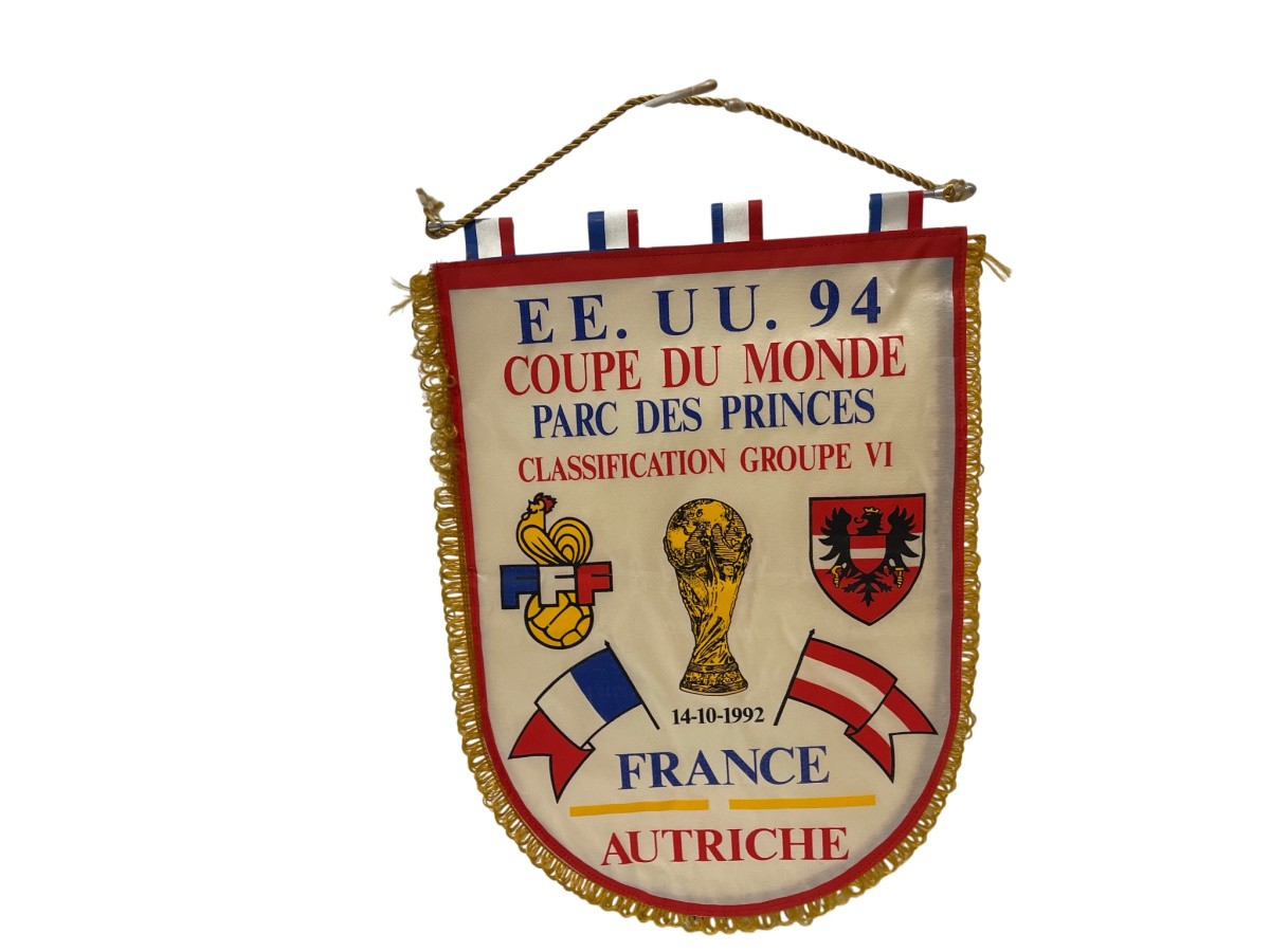 Collectors Pennant 1992 Coupe Du Monde 40 cm - Excellent Condition