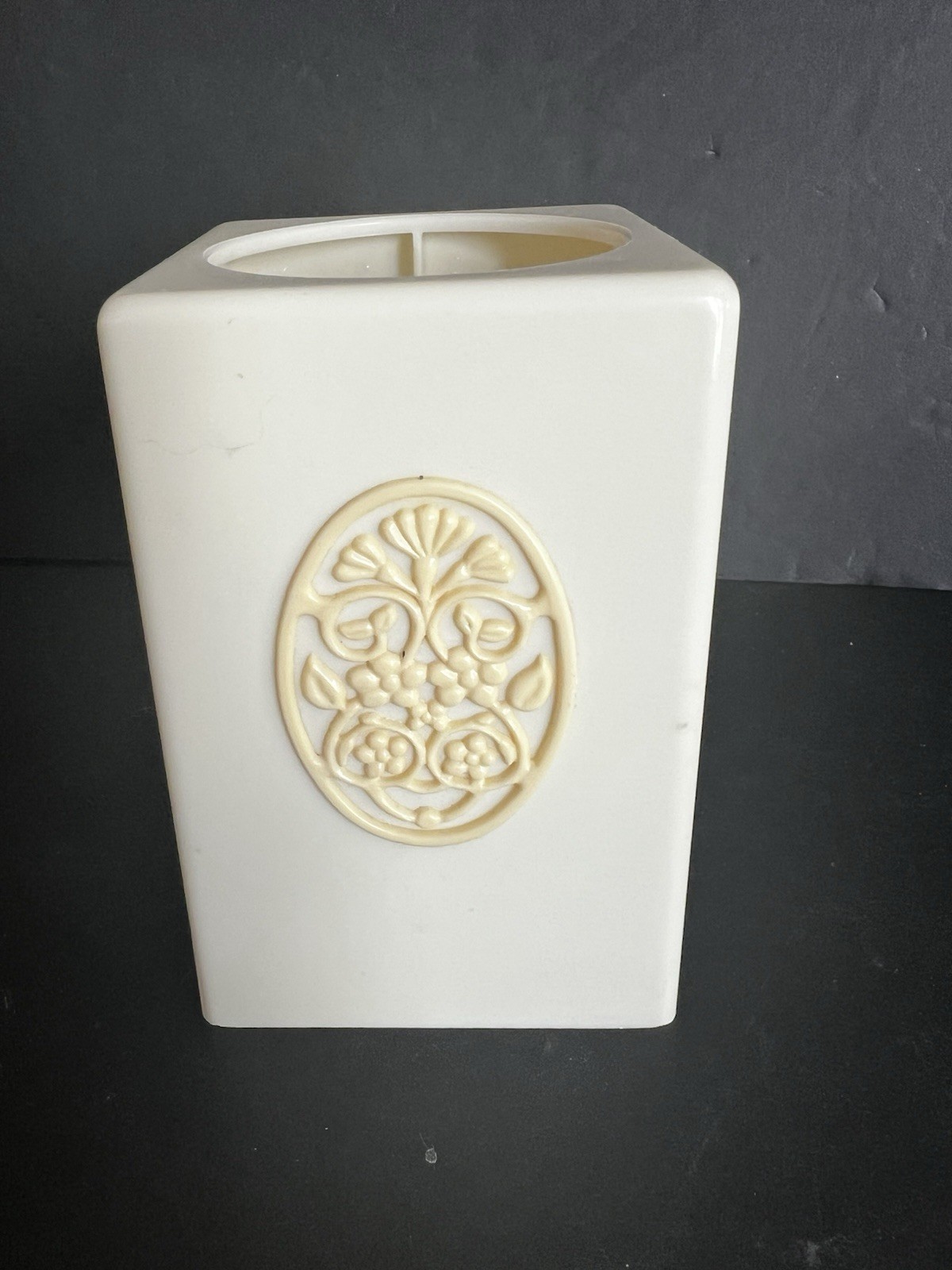 Vtg Dixie Bathroom Cup Dispenser 3 oz Beige Plastic Cartouche Countertop