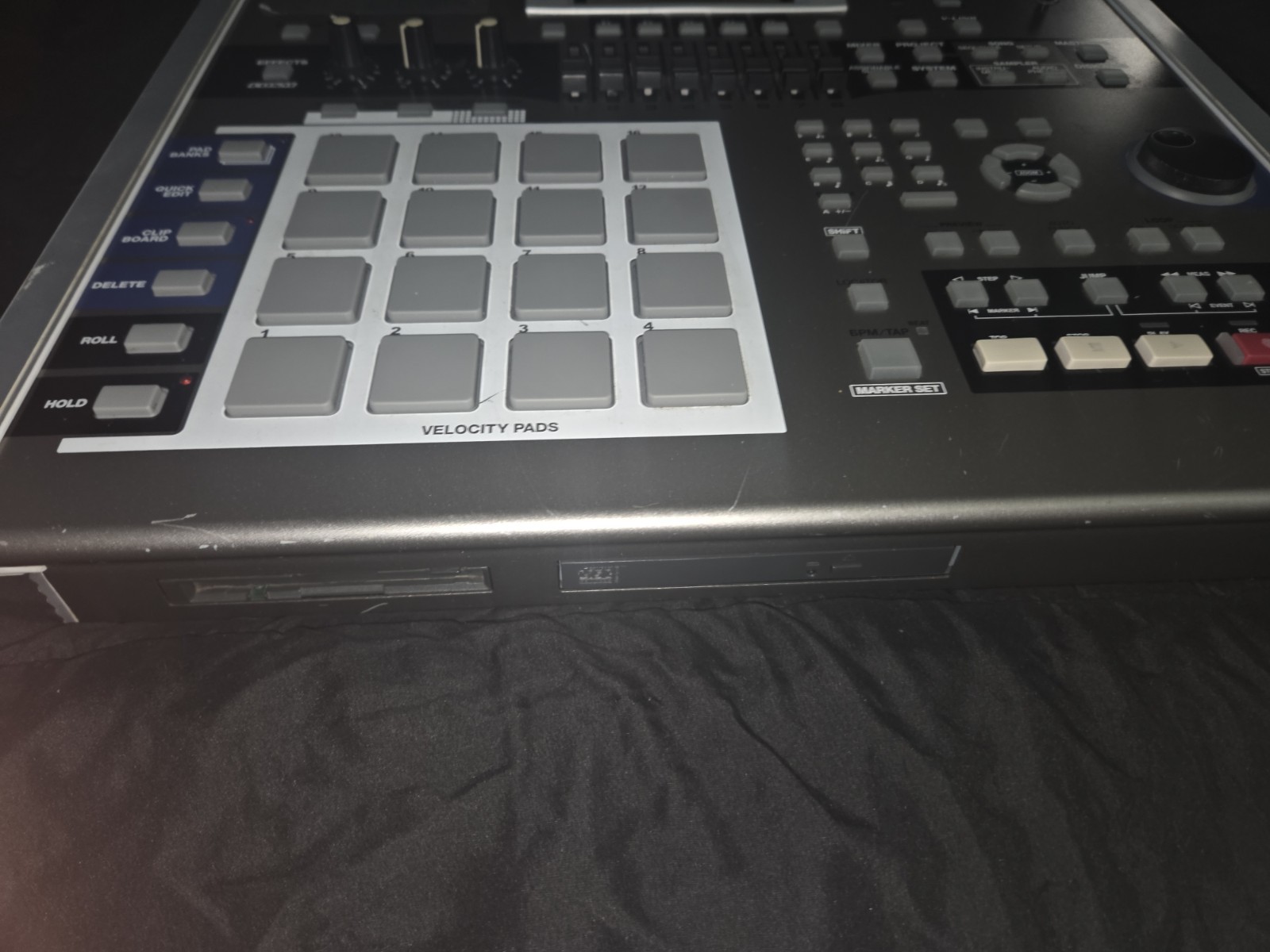 Roland MV-8000 Production Studio Sampler MIDI Sequencer Workstation