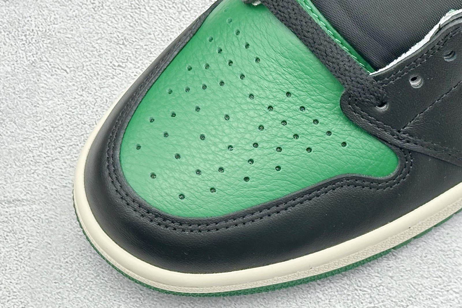 AJ1 Retro High Pine Green 555088-302