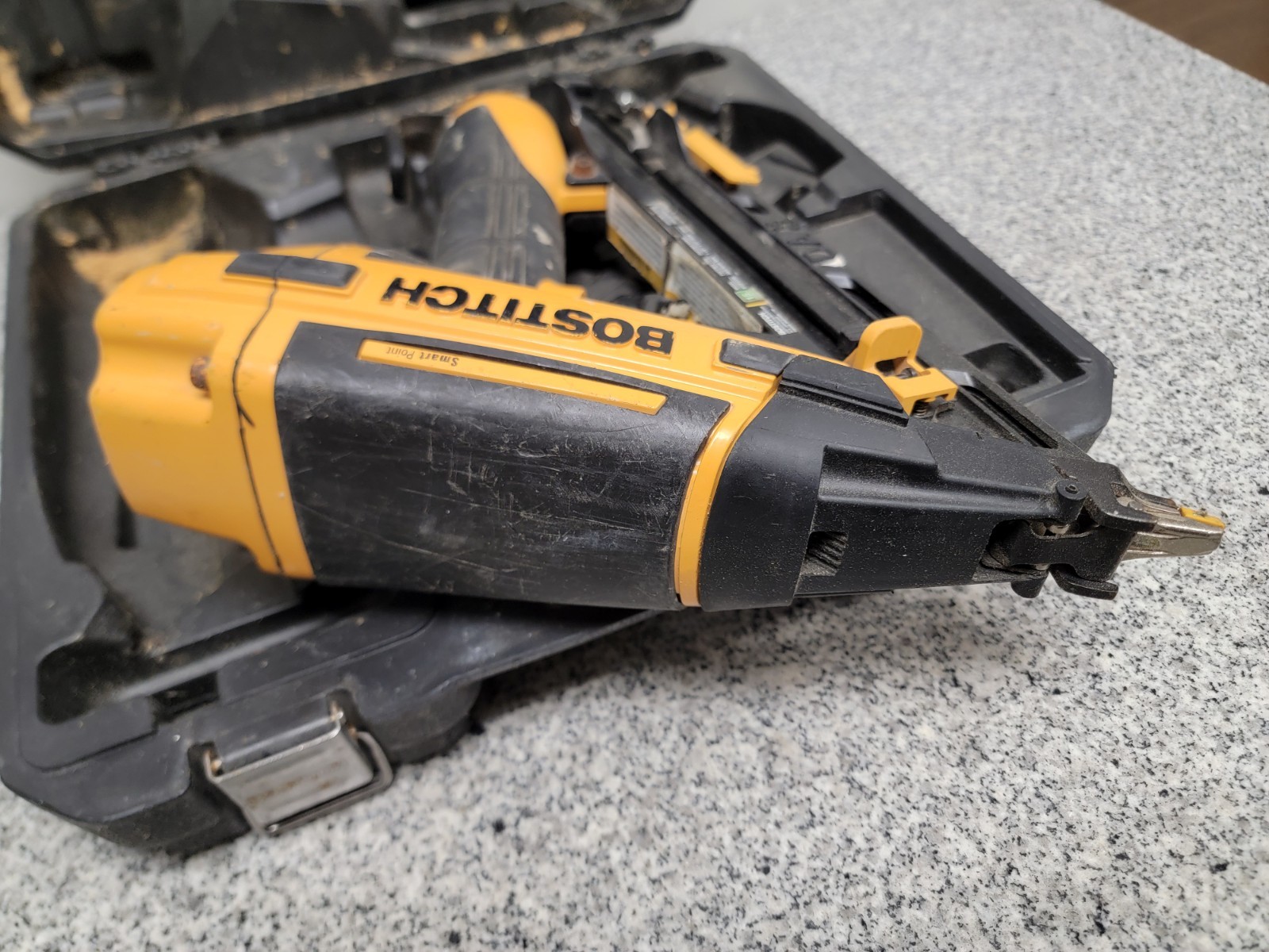 BOSTITCH BTFP72155 Smart Point 15 Gauge Finish Nailer