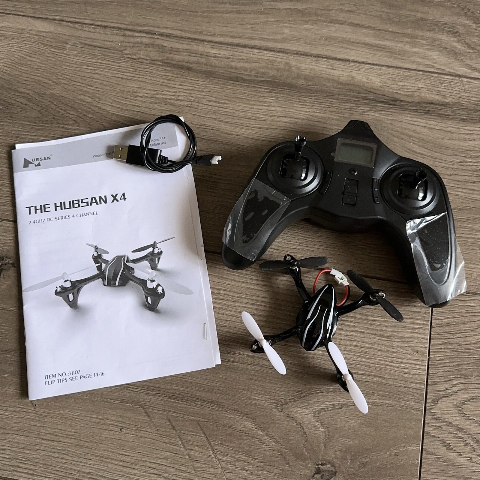 The Hubsan X 4 - H107 - 2.4 GHz -Series 4 Black Edition Quadcopter