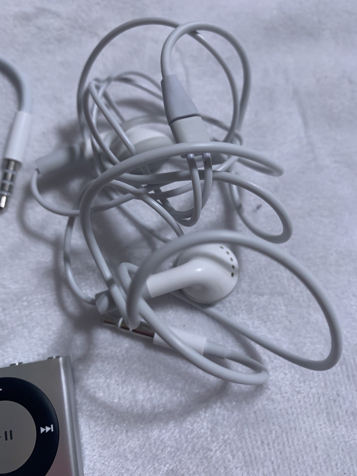 Apple iPod Shuffle Unknown Generation GB SILVER MODEL Please Read