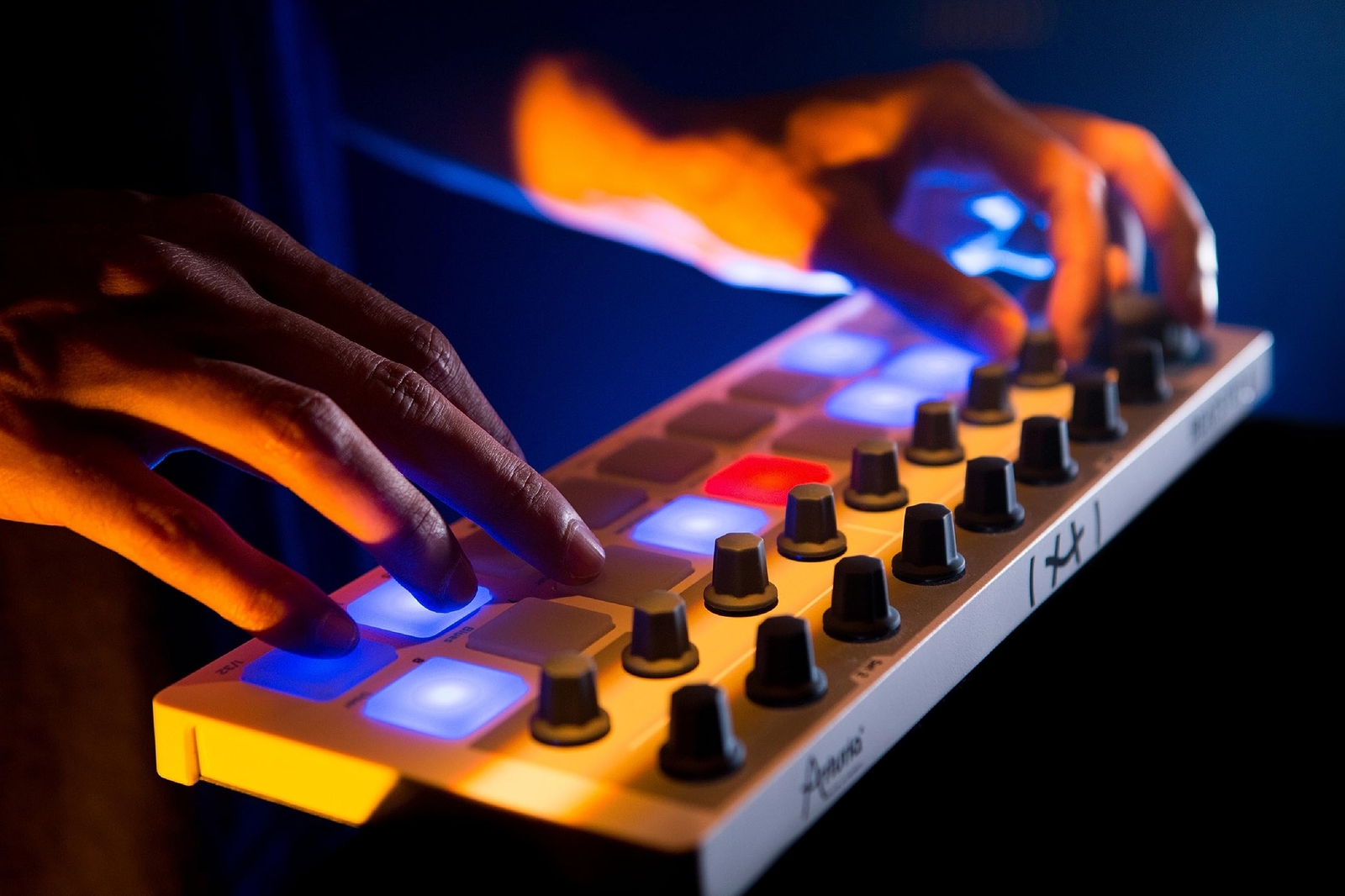 Arturia - BeatStep - Compact MIDI Controller & Sequencer with Creative Softw...