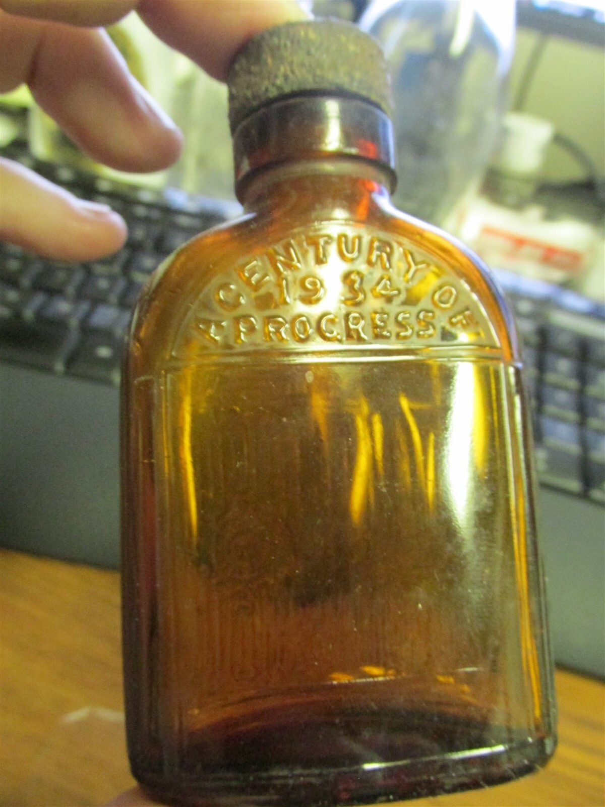 Chicago Worlds Fair A Century of Progress 1934 SAMPLE bottle Hiram Walker whisky