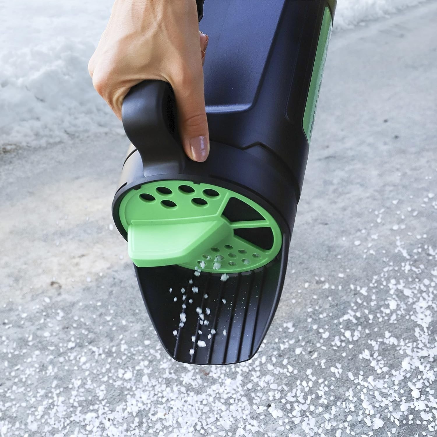Efficient Hand Spreader Shaker for Salt & Seed - 80 Oz Capacity for Outdoor Use