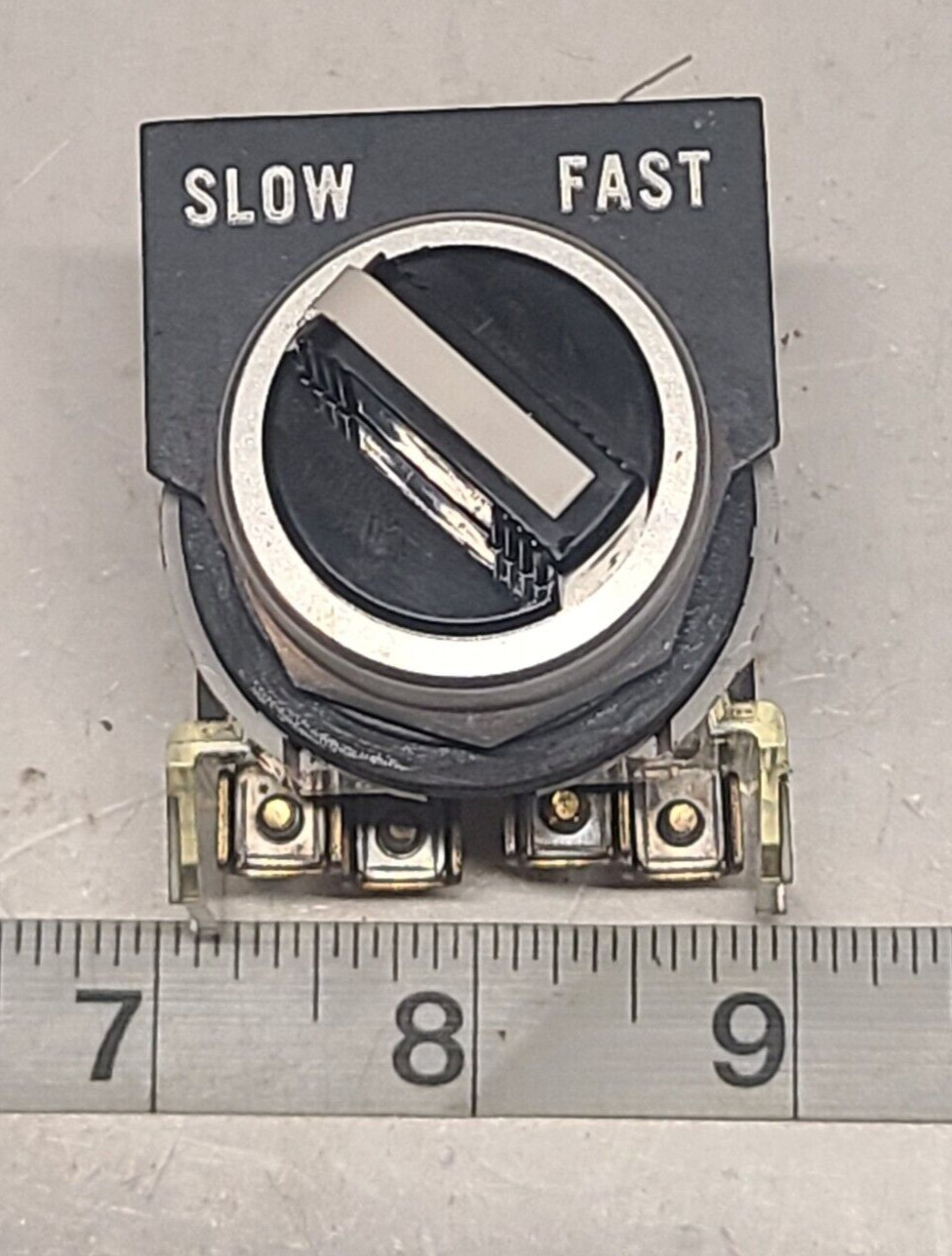 NEW ALLEN-BRADLEY 800T-H2 SER.N 2 POSITION SELECTOR SWITCH