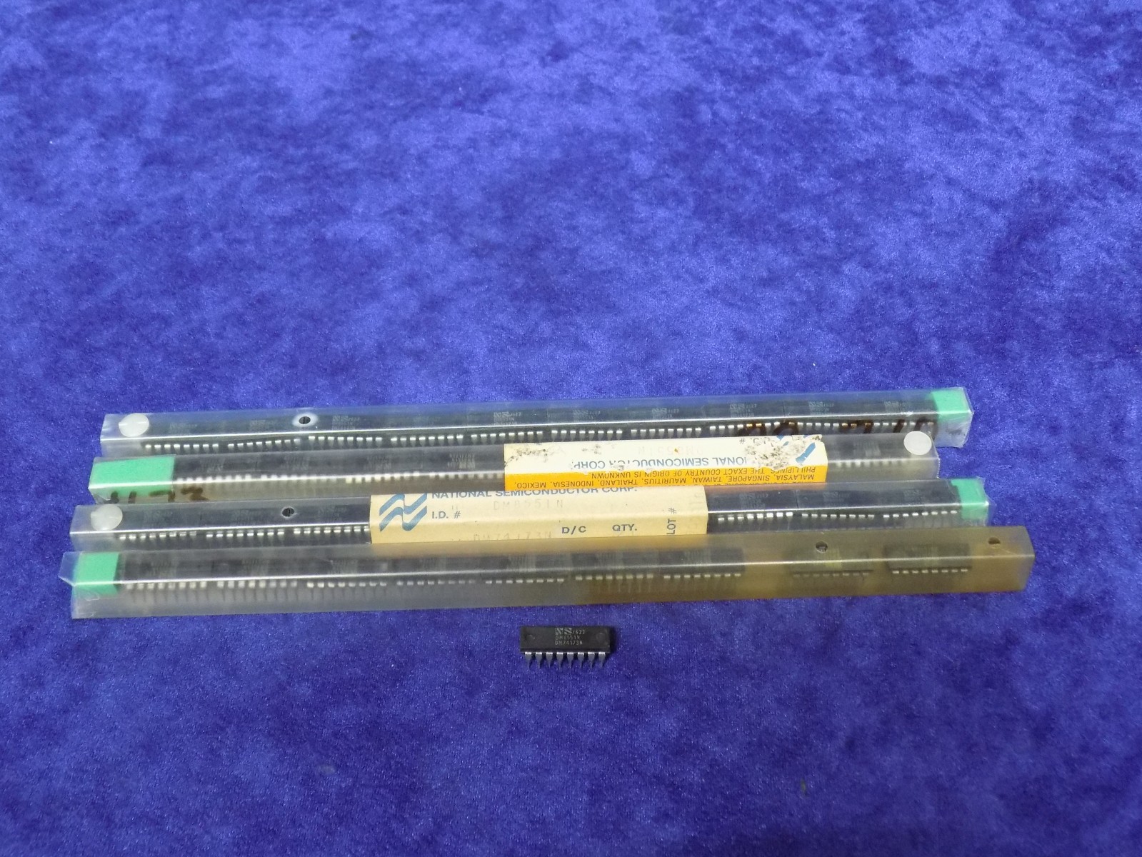 LOT OF 39 NEW OLD STOCK NATIONAL SEMICONDUCTOR DM8551N