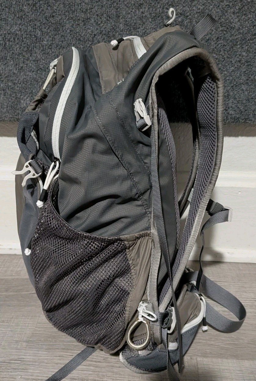 Gregory Maya 22 Day Pack Hiking Backpack 22L Dark Gray