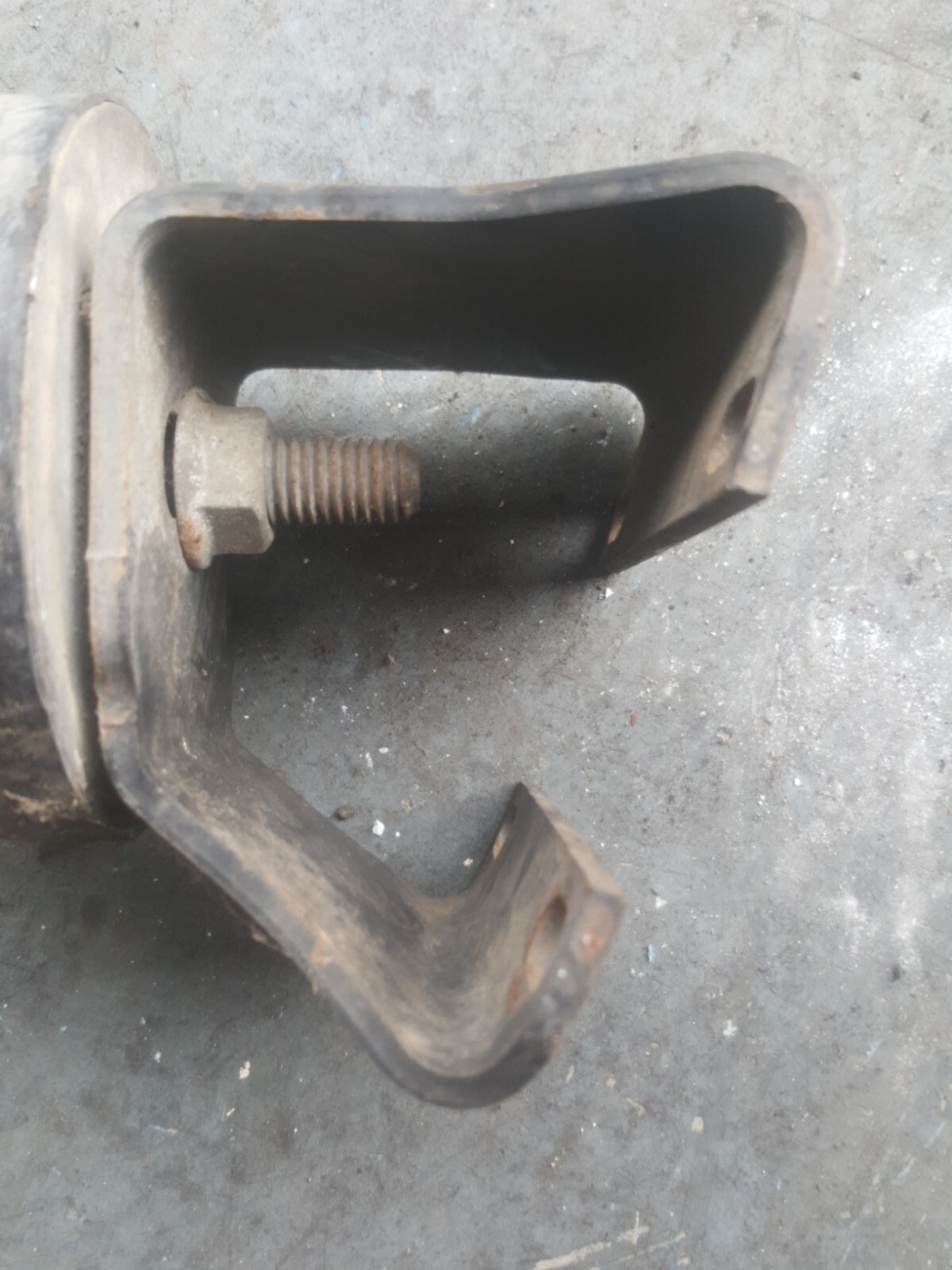 Freightliner Hood Mount A17-10464