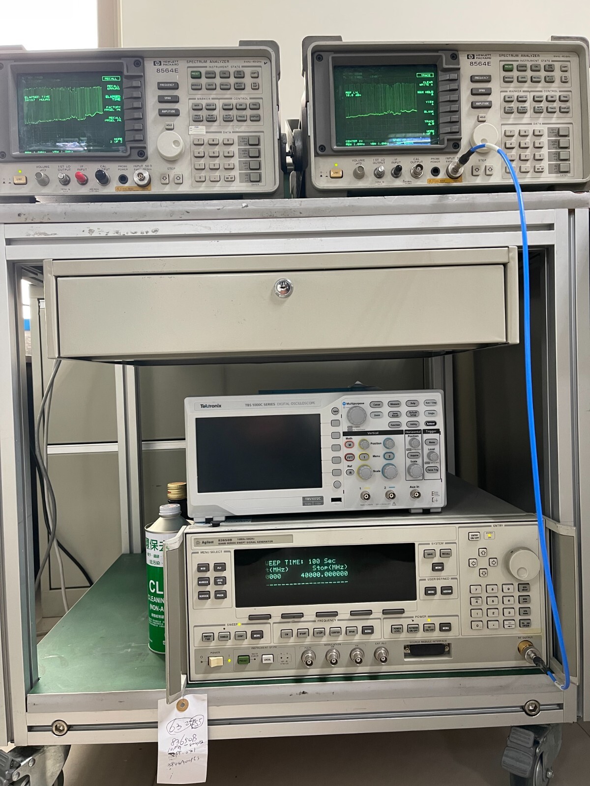 HP Agilent 8564E 9KHz - 40GHz Spectrum Analyzer w/ 85620A module_0976