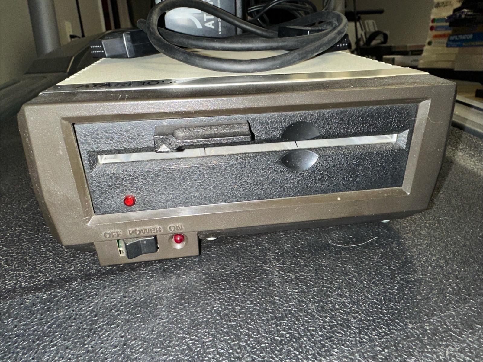 Atari 1050 Floppy Disk Drive - Original Power Supply Data Cable 5.25 - Powers On