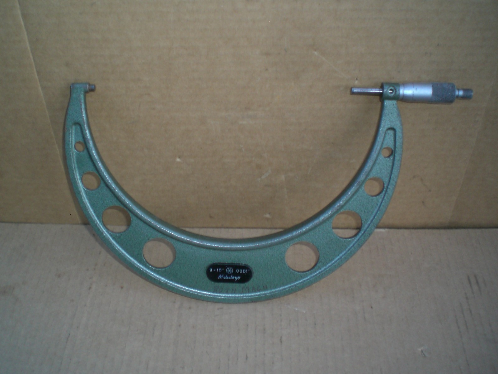 Mitutoyo 103-224a Outside Micrometer  9-10" Range  .0001" Graduation