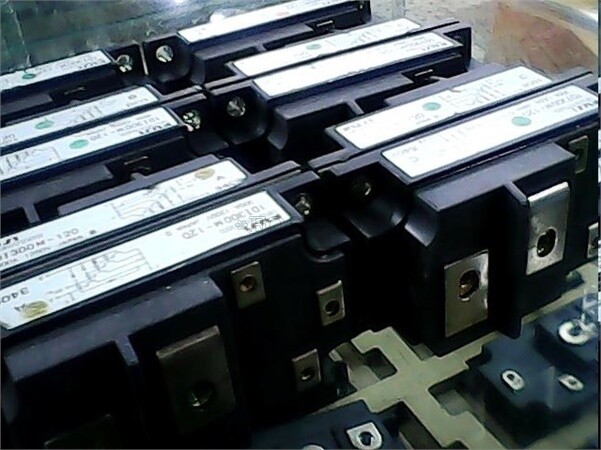 Mitsubishi Module Brand New UM300CHA-9 Good Quality cv