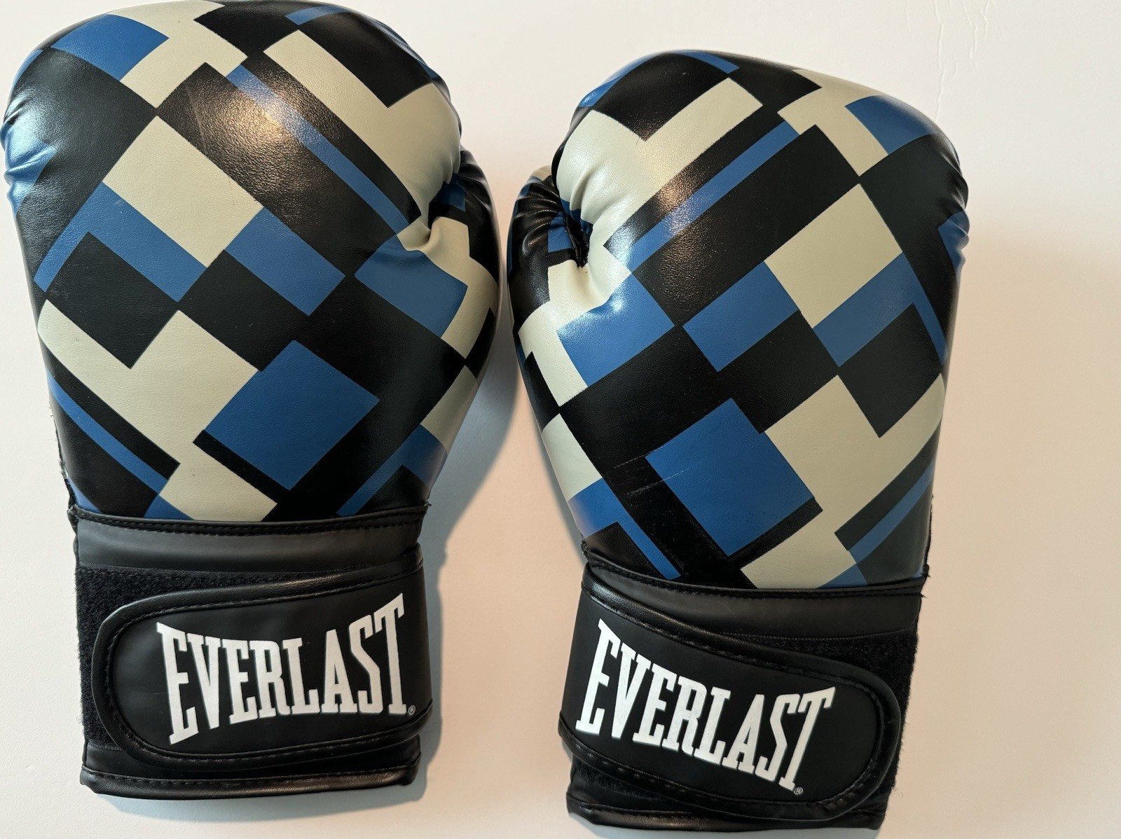 Everlast Spark Training Gloves 16 oz Black Blue Gray P00002424