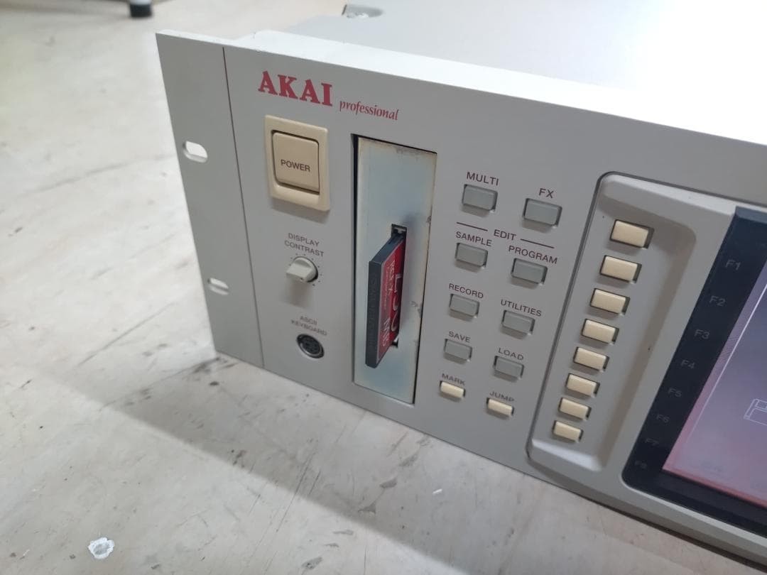 AKAI S5000 MIDI Stereo Digital Sampler