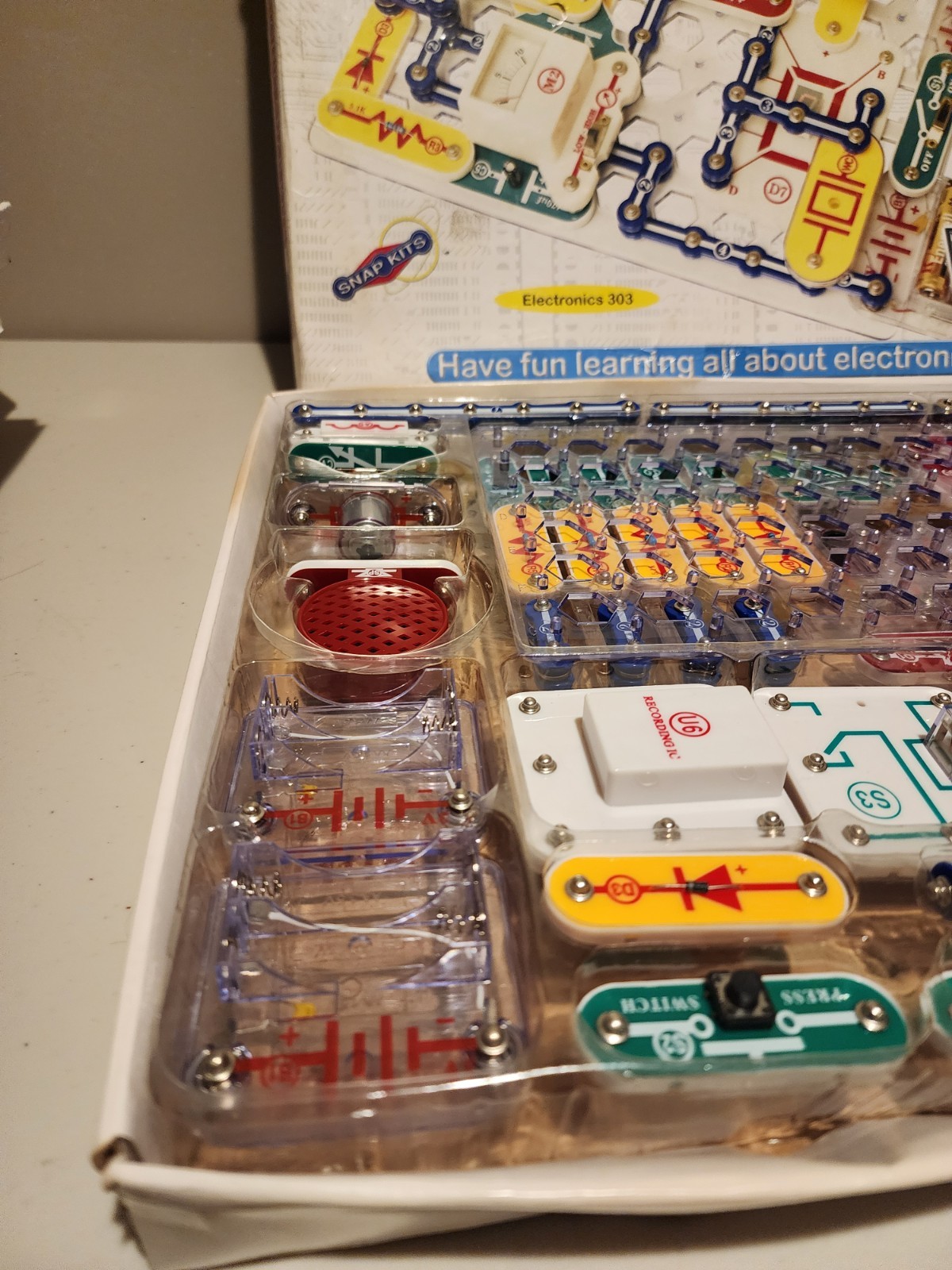 Electronic Snap Circuits 750, 300, 100 Experiment Kits - Incomplete