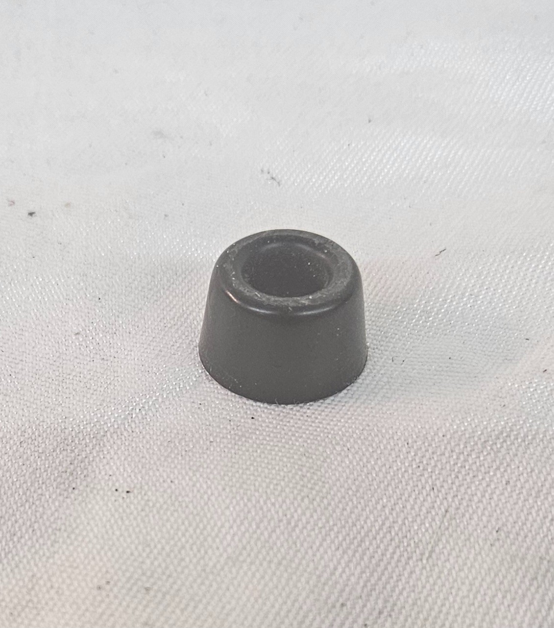YAMAHA R-500 Stereo Receiver Plastic BOTTOM FOOT No Screw Included