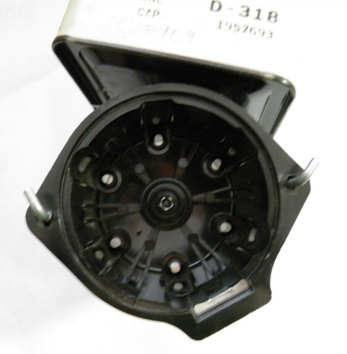D-318 DISTRIBUTOR CAP 6-cylinder # 1957693