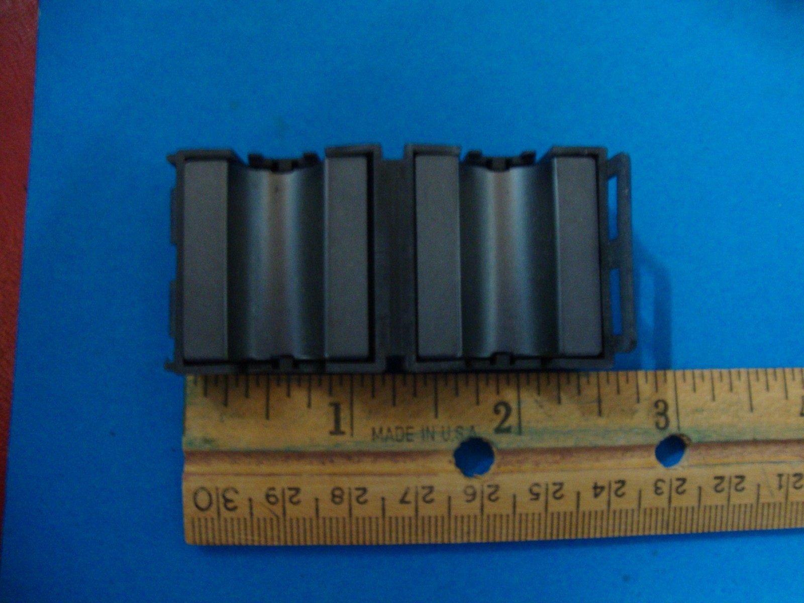 Clam shell EMI filter 1/2 inch inside diameter