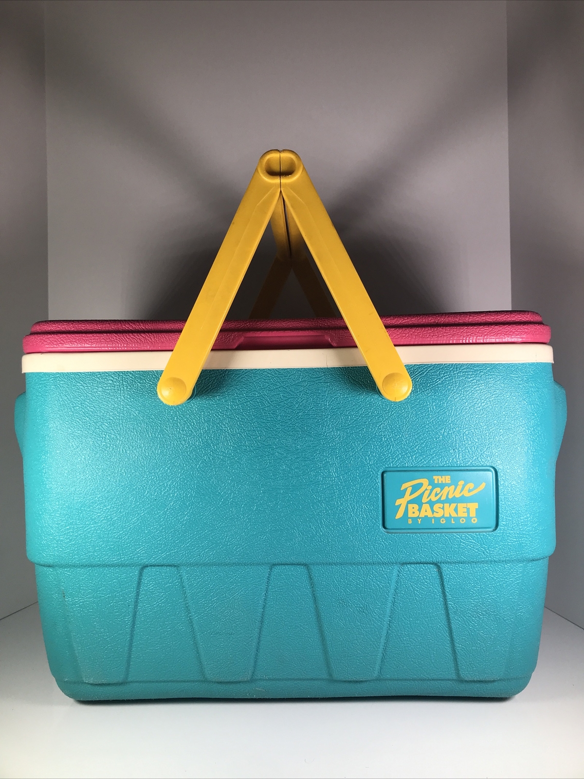 Igloo Special Edition 25 Quart Retro Picnic Basket Insulated Cooler Large