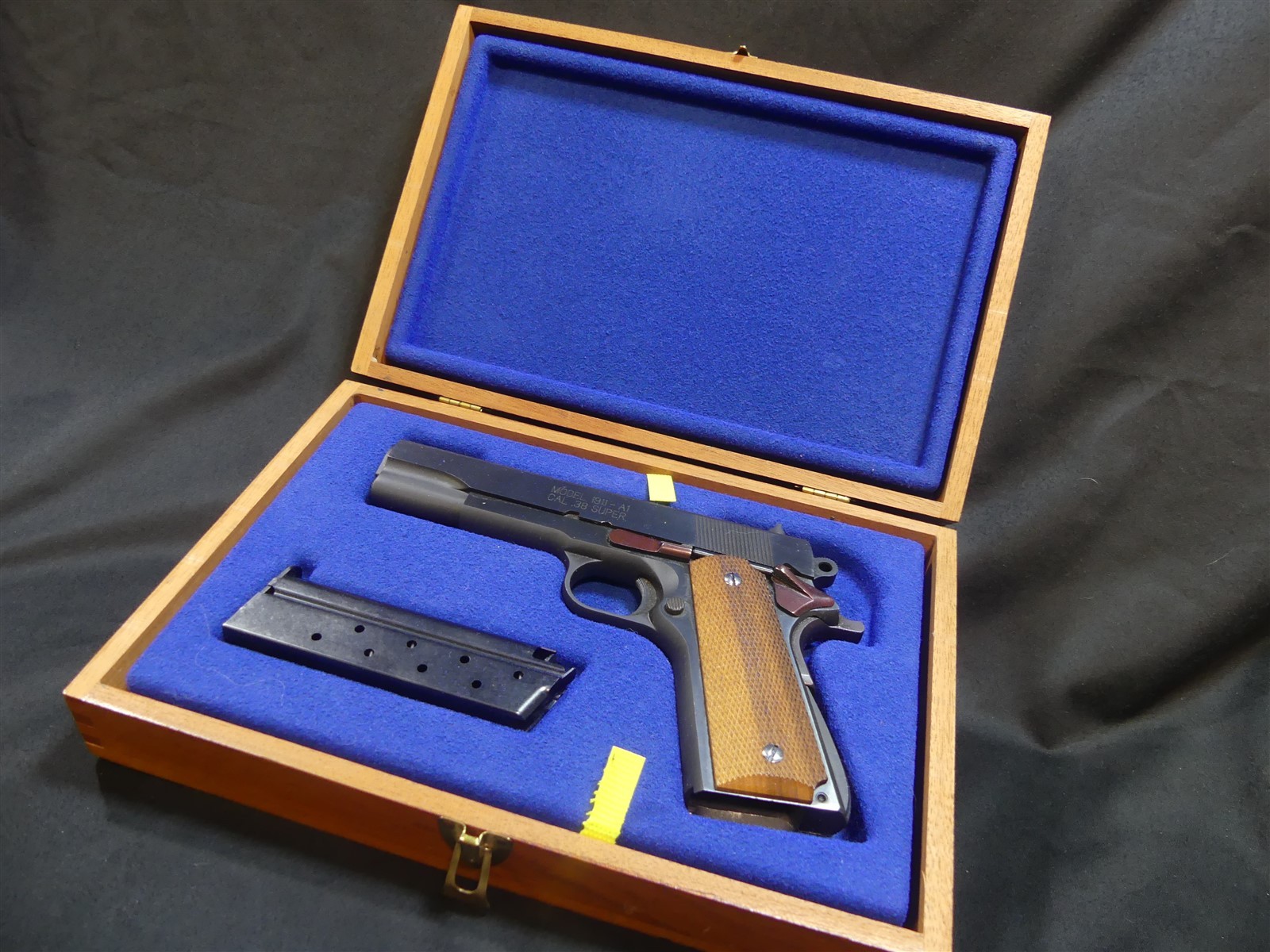 1911T ROYAL Smith & Wesson Presentation Case Liner set for 1911 Semi Auto