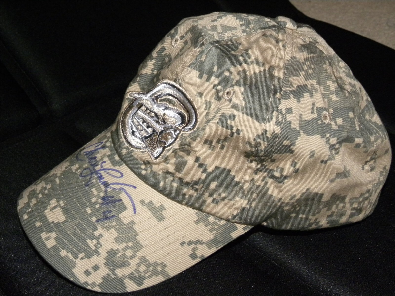 CHASE LAMBIN 2010 SYRACUSE CHIEFS AUTOGRAPH CAMO ARMED FORCES CELEBRATION HAT