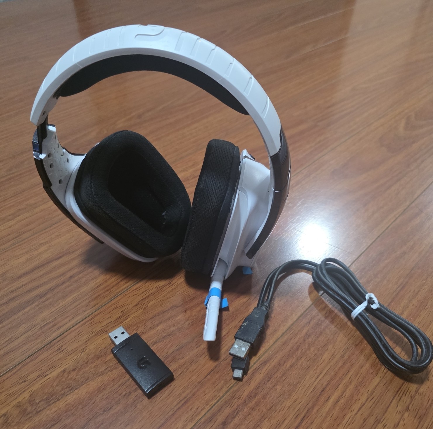Logitech G933 Artemis Spectrum Wireless RGB 7.1 Gaming Headset White Tested