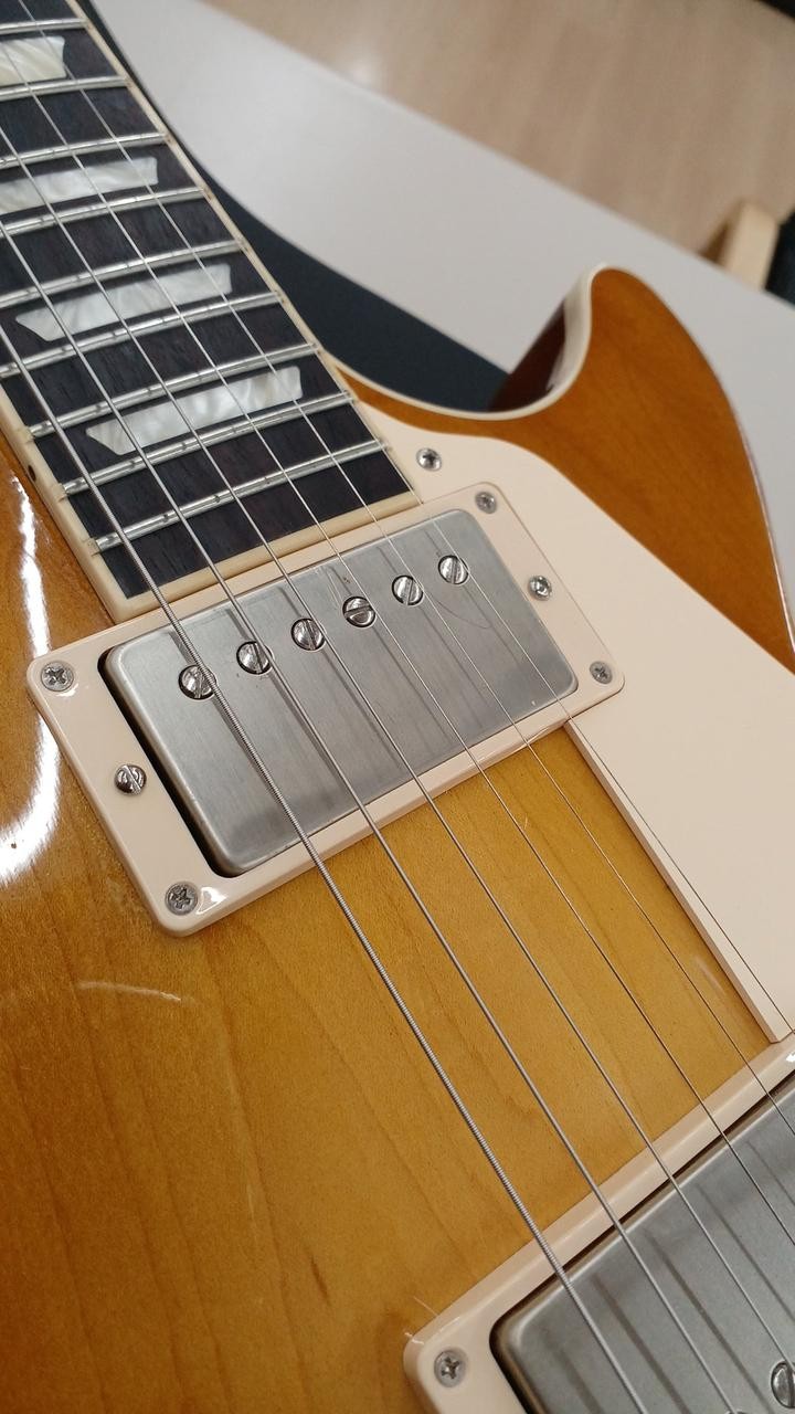 GIBSON LES PAUL LASSIC electric guitar