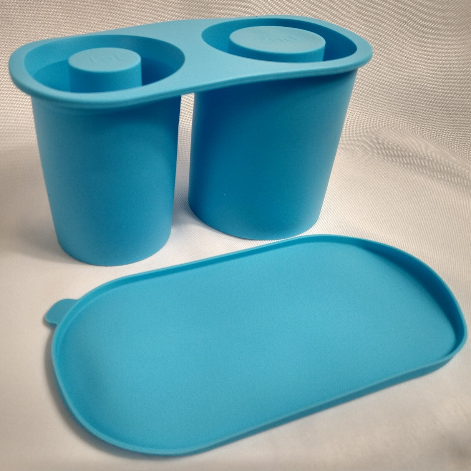 Silicone Cylindrical Ice Mold with Lid Ice Cube Tray Compatible with Stanley Cup