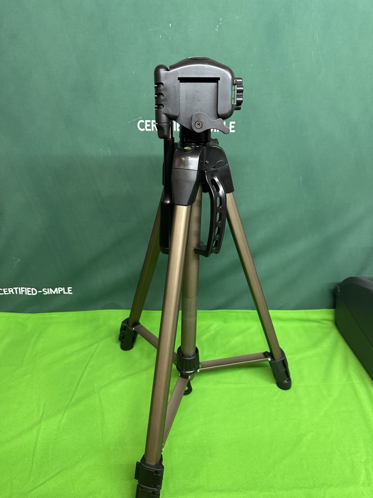 Dolica ST‑400 63" Lightweight Aluminum Tripod