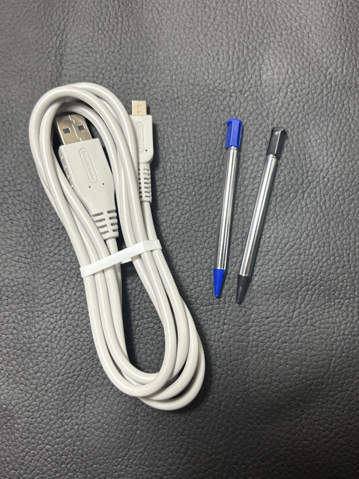 Nintendo 3Ds bundle USB chager with 2 stylus