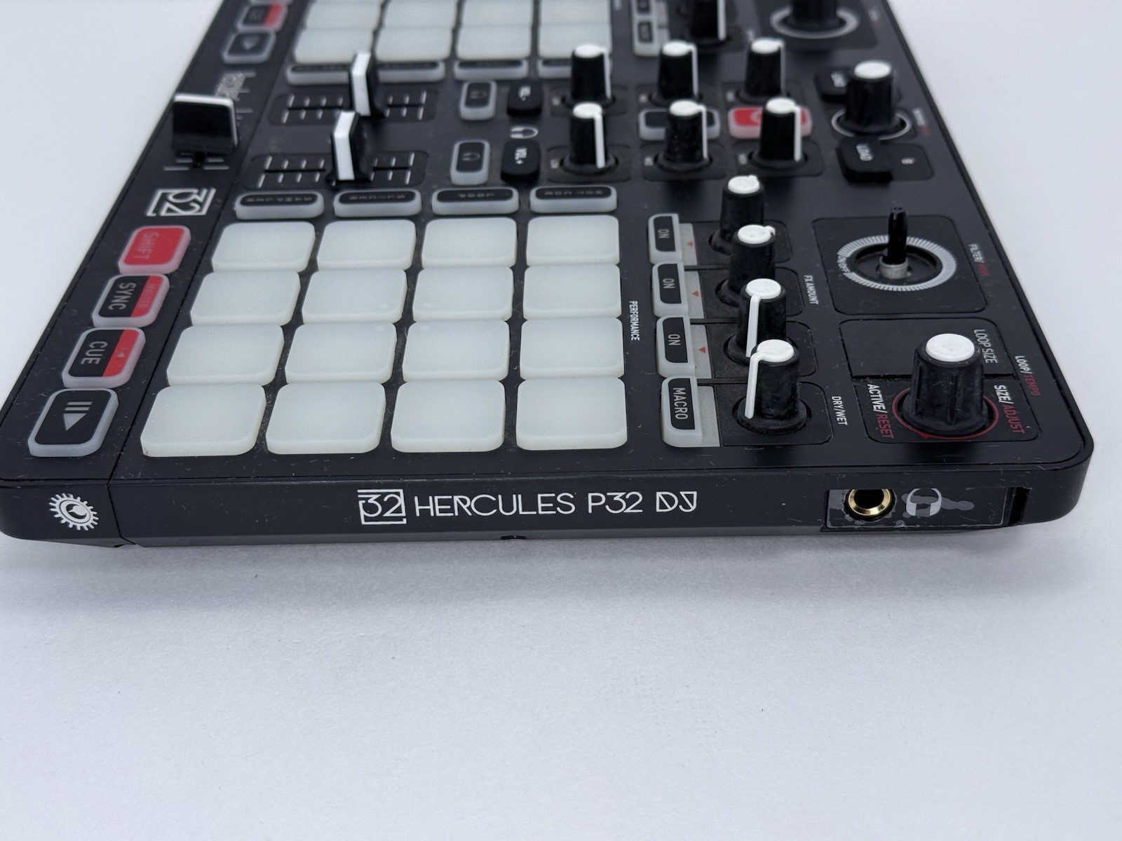 Hercules P32 Advanced DJ Controller DJCONTROL-P32 Performance Pads USB Mixer