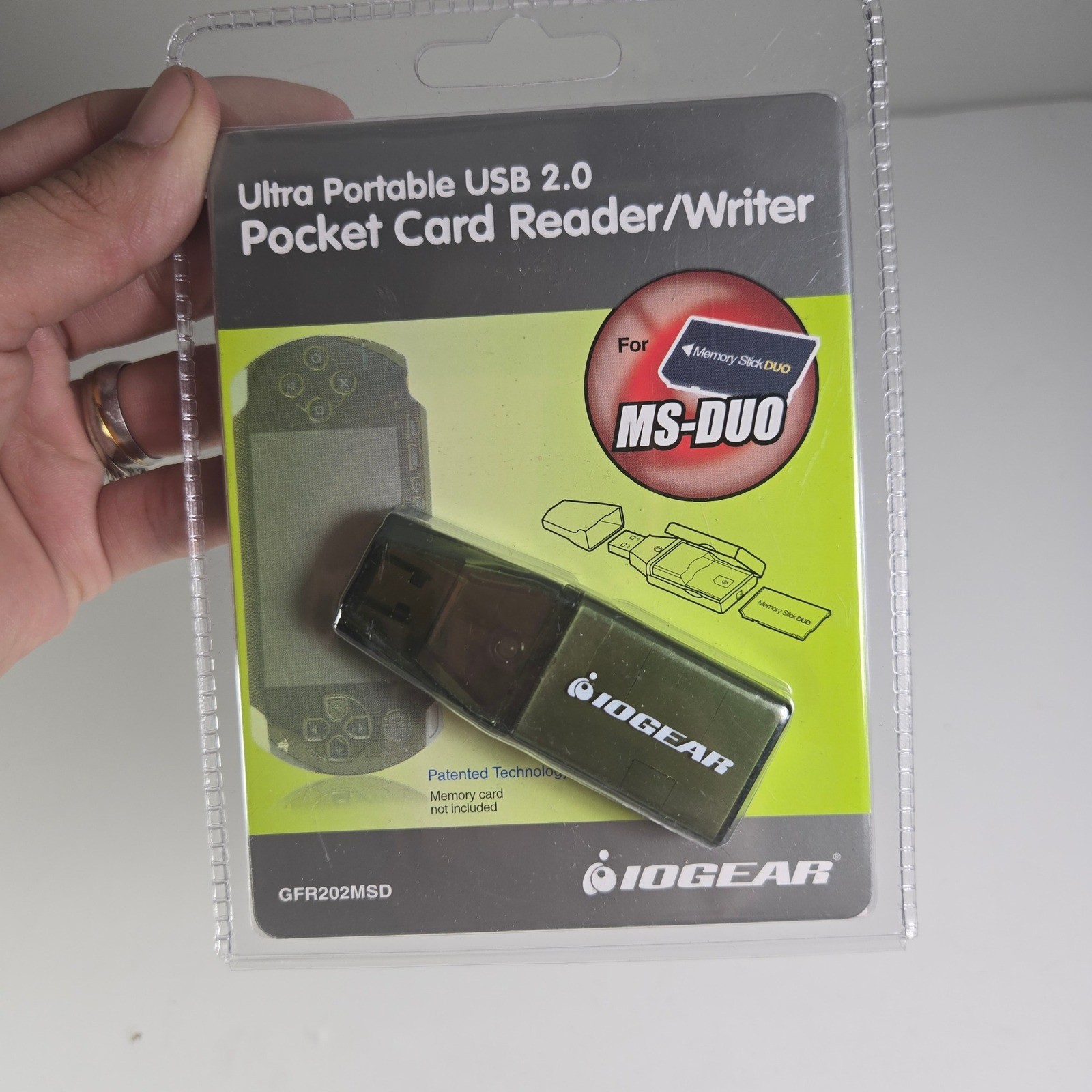 IOGEAR Ultra Portable USB 2.0 Pocket Card Reader Writer GFR202MSD MS-DUO