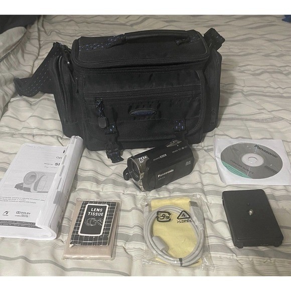 Panasonic SDR-S26 Handheld Digital Camcorder Black - Battery and Charger Extras