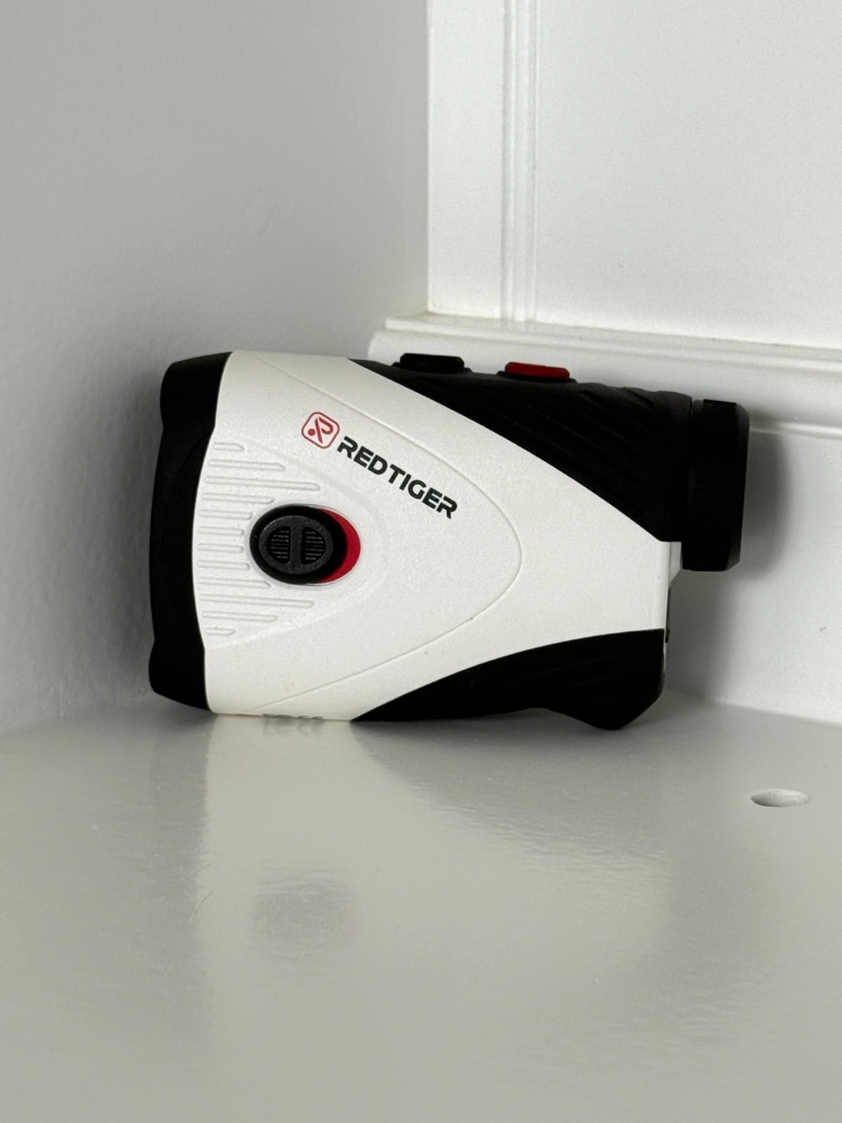 REDTIGER 1200 YARDS LASER RANGE FINDER W/ SLOPE, 7X MAGNIFICATION, & MAGNET