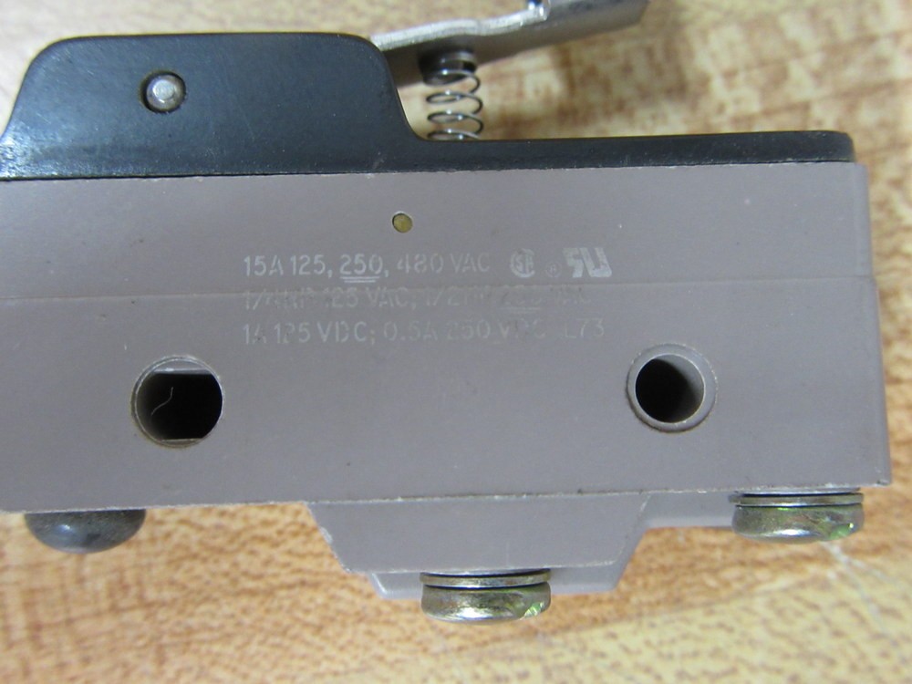 Micro Switch BZ-3AW82254T Switch w/Roller Lever BZ3AW82254T