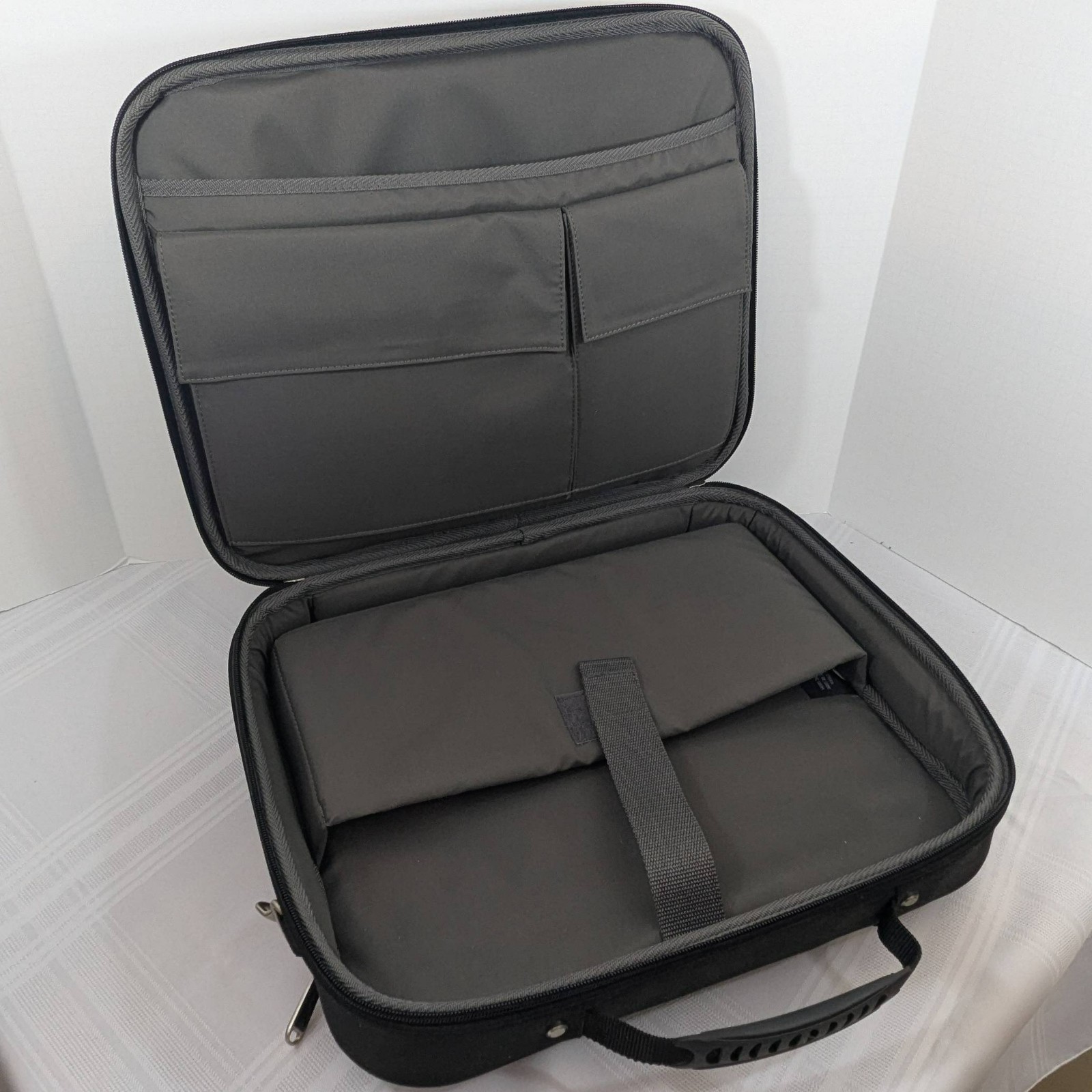 Samsonite padded laptop bag - black with shoulder strap