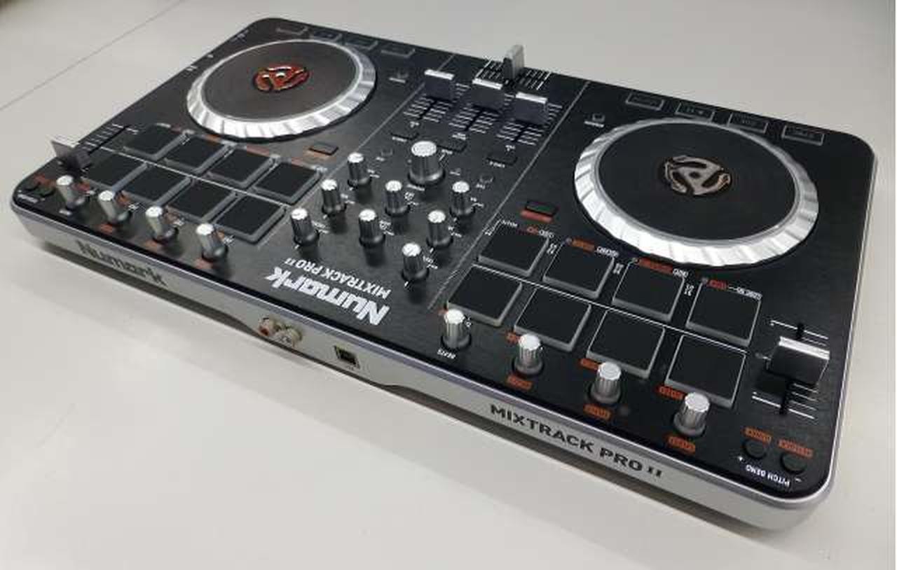 NUMARK Mixtrack Pro 2-Channel DJ Controller Serato Built-In Audio Interface-JPAN