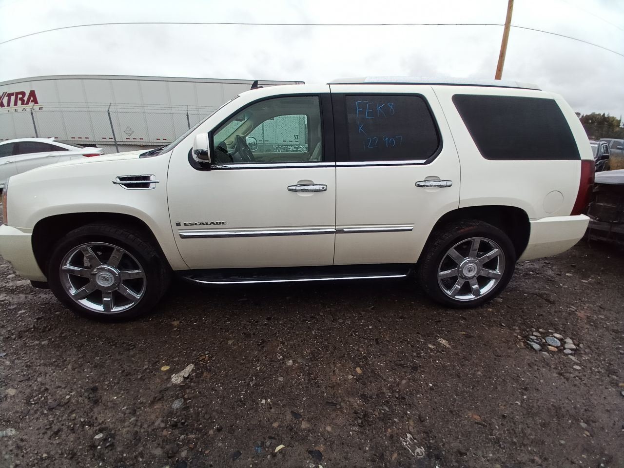 ESCALADE 2007 Battery Tray 12569653