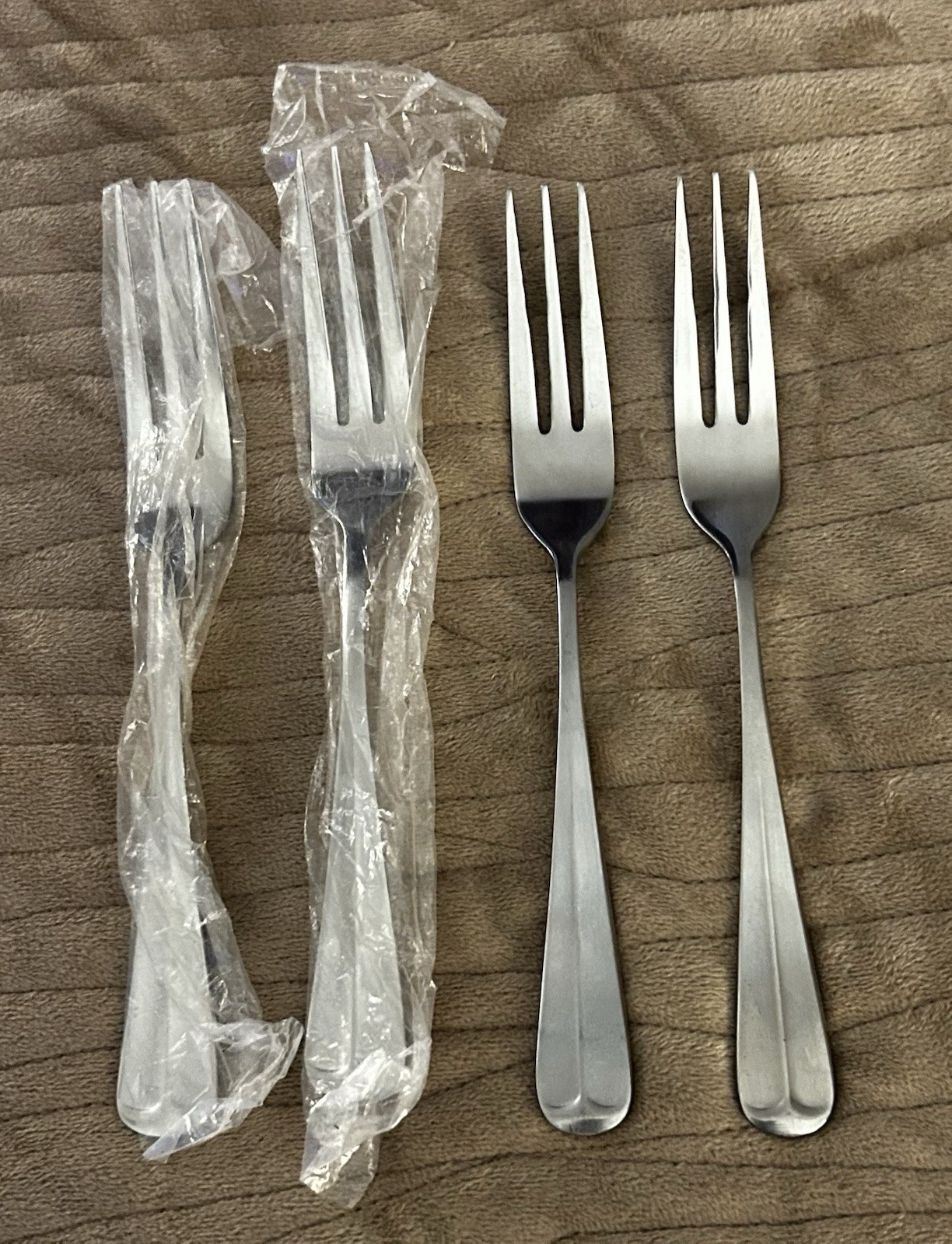 International Silver GRAN ROYAL Stainless  ***  4 Forks -- 7"   ***