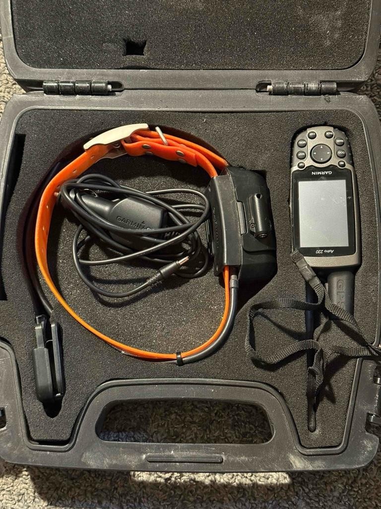 Garmin Astro 220 GPS and DC40 Dog Collar GPS Tracking Hunting with Carry Case