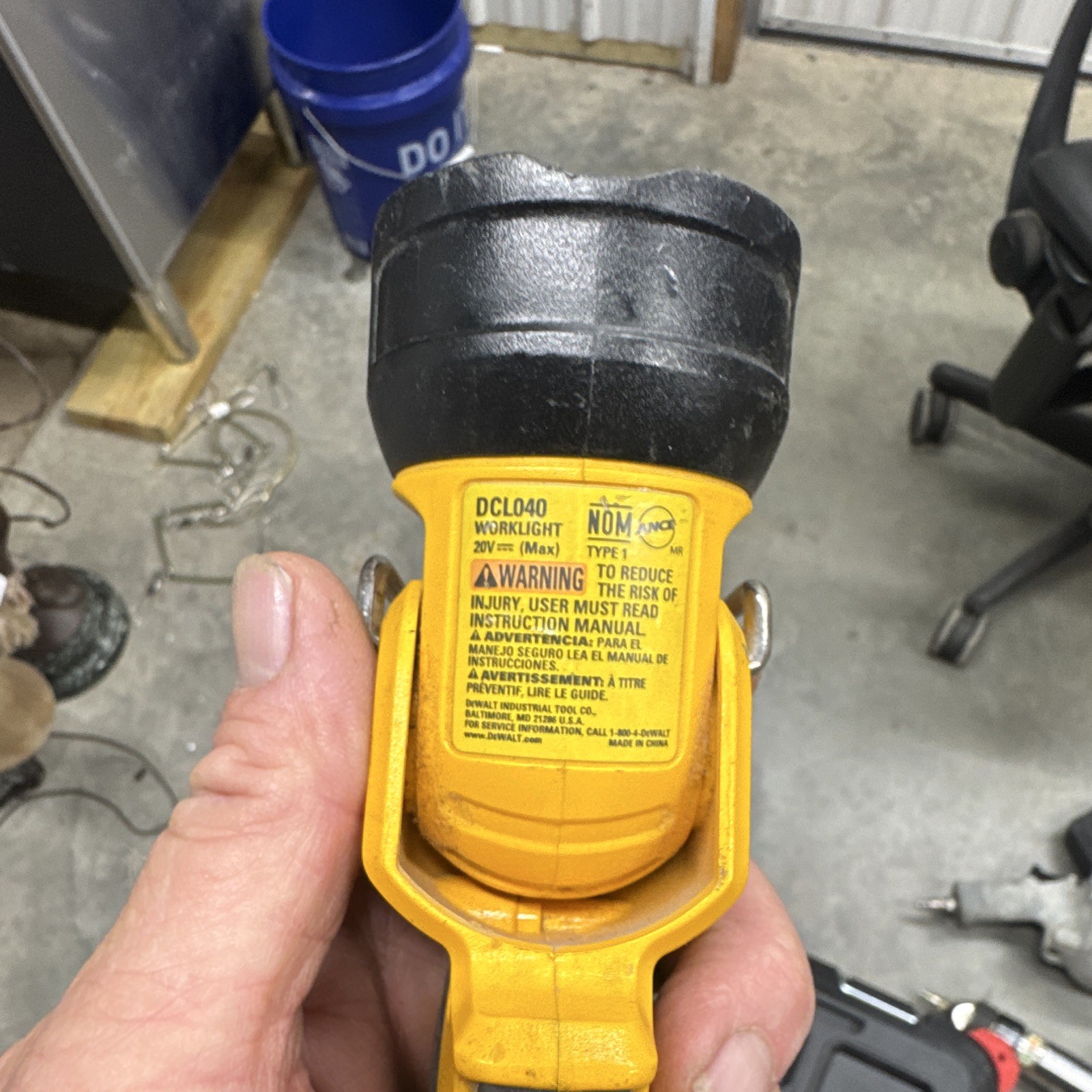 DEWALT 20V MAX 3-Tool Combo Kit Drill/Driver Impact Driver DCL040 Light