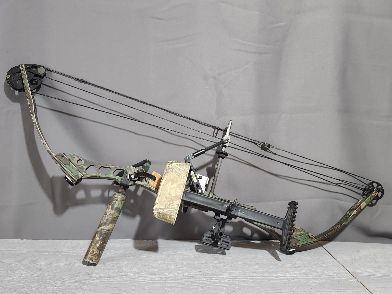 Mathews Rival Pro Compound Bow Right Hand Solo Cam w/ X-Ring