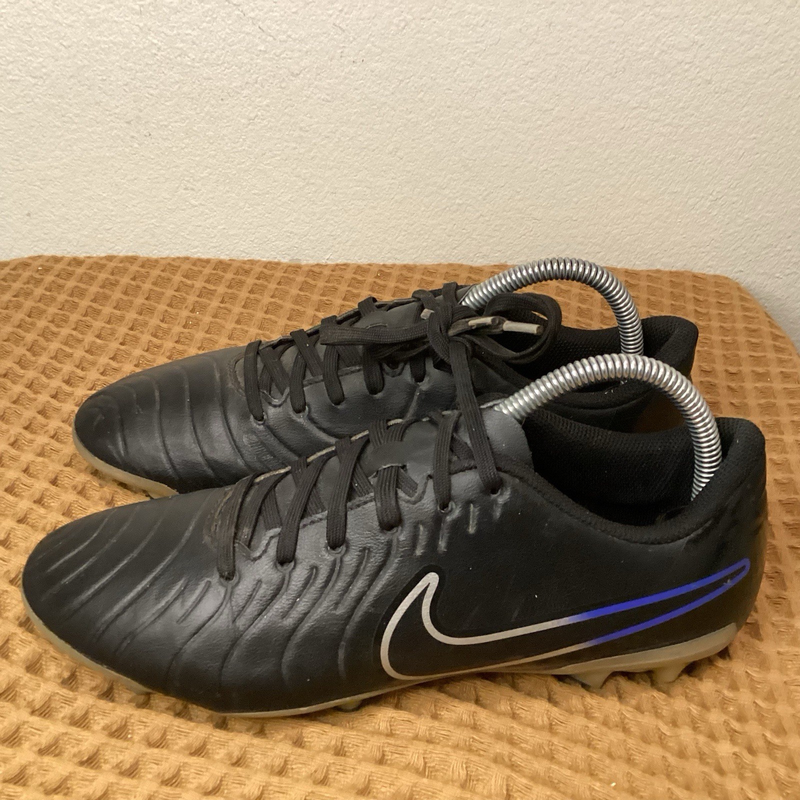 Nike Tiempo Legend 10 Club MG / FG Mens Sz 7.5 Soccer Cleats DV4344-040