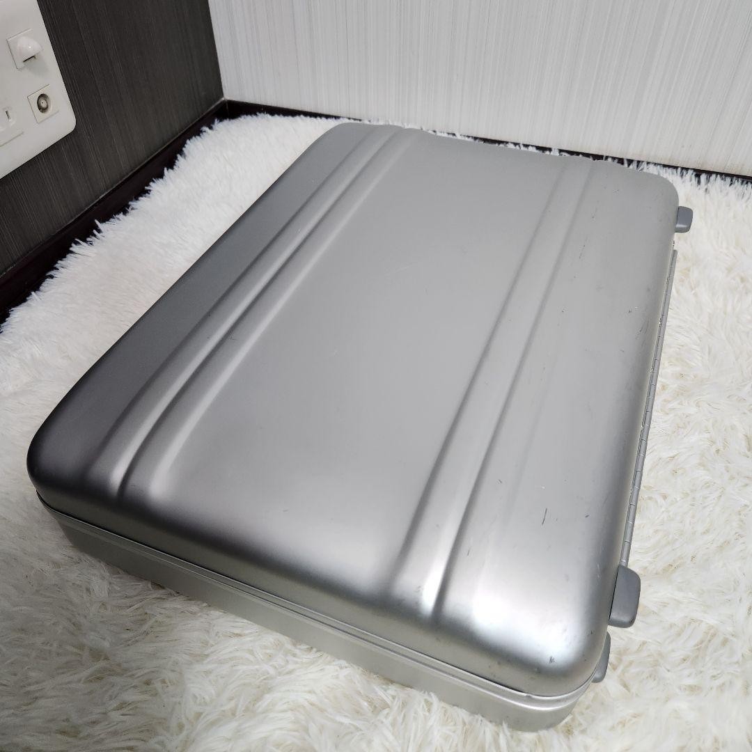 ZERO HALLIBURTON P2 Aluminum Attache Case Briefcase Silver USA