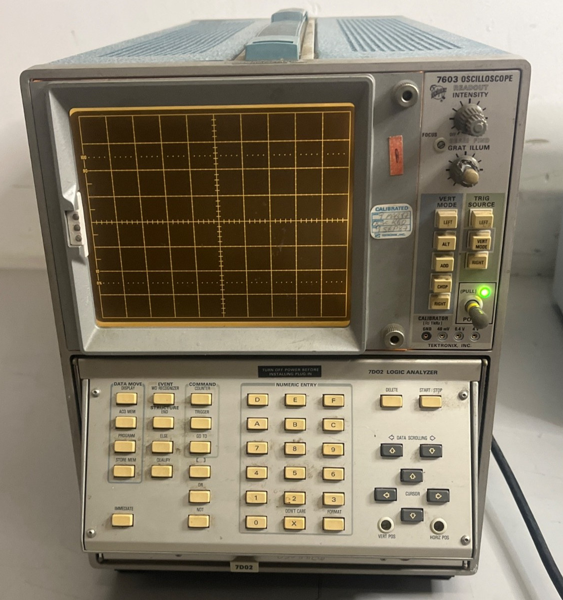 Tektronix 7603 Oscilloscope Mainframe w/ 7D02 Logic Analyzer Module