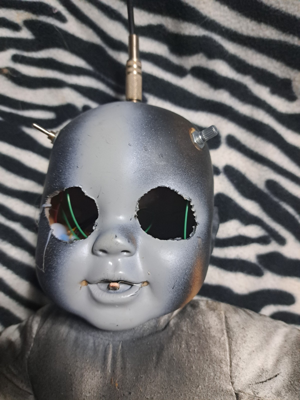 Zombie Baby  Circuit Bent Synthesizer optical theremin