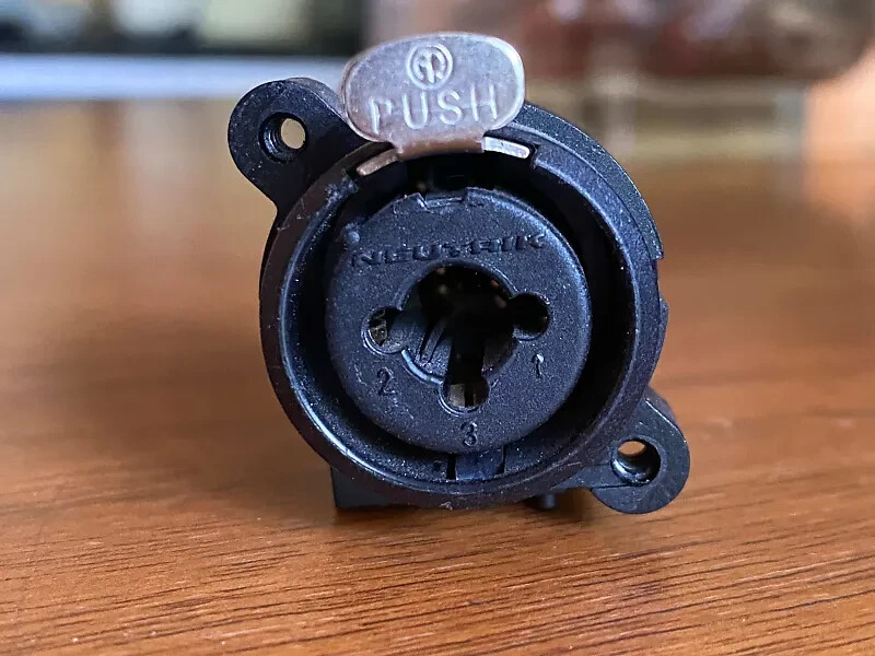 Neutrik NCJ9FI-S Combo I Series - 3 pole XLR female receptacle with 1/4"
