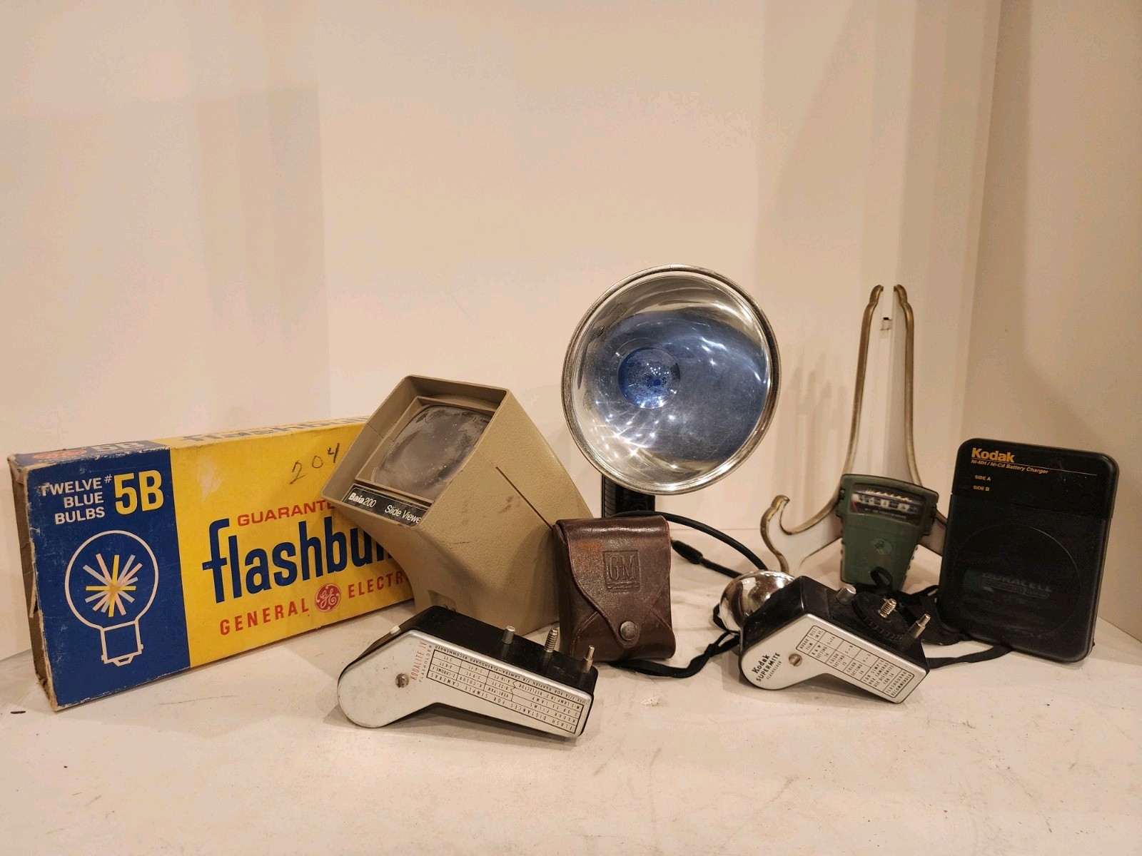 Vtg Lot Kodak Accessories Flashbulbs Light Meters Battery Case Flash Handles